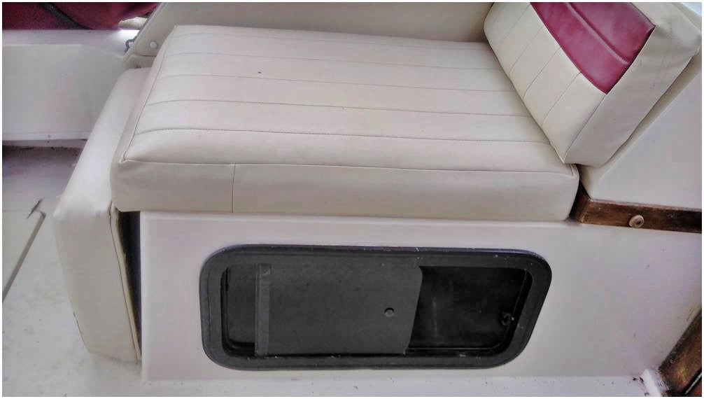 Wellcraft 23 seating